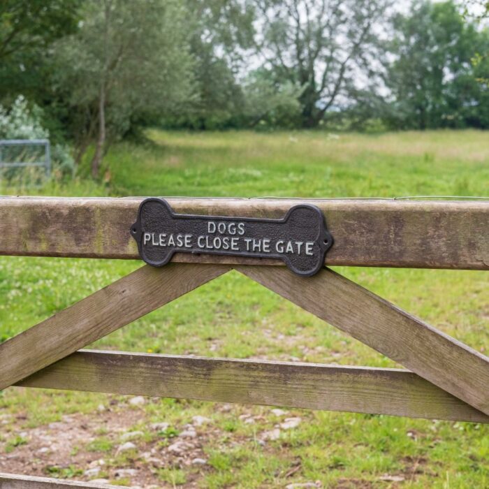 SIGN - DOGS CLOSE THE GATE - Image 2