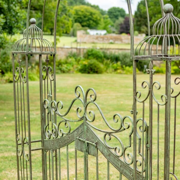 VINTAGE ARCH w/GATES - Image 2