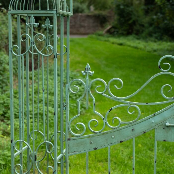 VINTAGE ARCH w/GATES - Image 2