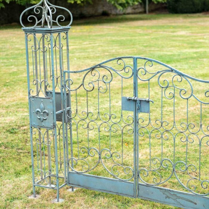 VINTAGE GATES - Image 2