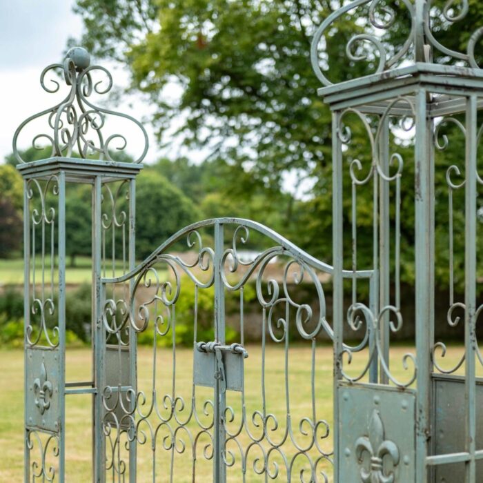 VINTAGE GATES - Image 3
