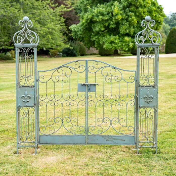 VINTAGE GATES